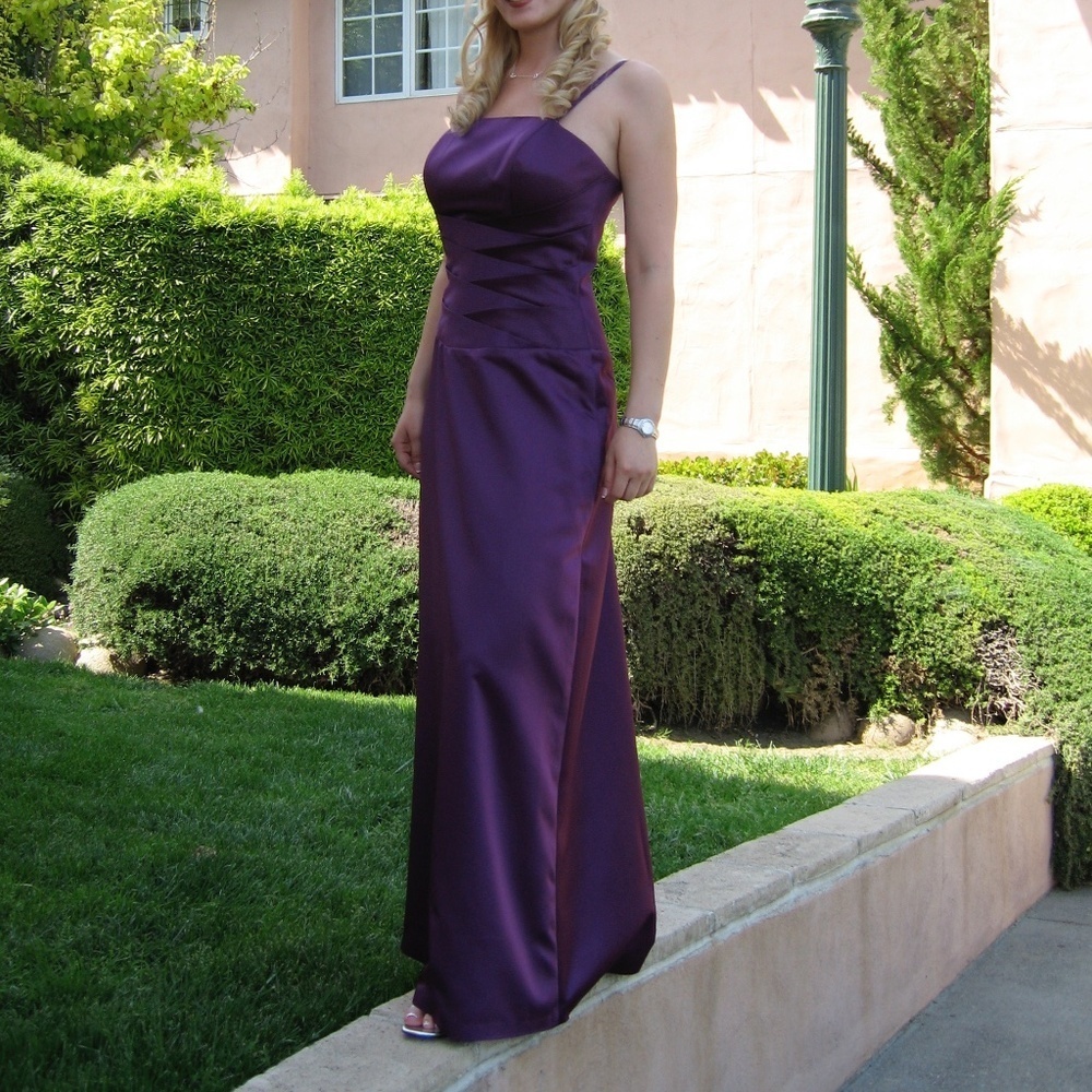 DaVinci Formal Satin Dress Size: 8